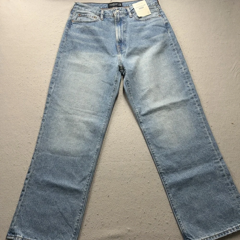 Abercrombie & Fitch Jeans Mens 33x32 Blue Baggy Relaxed Straight Leg Denim New